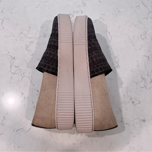 LORI GOLDSTEIN Collection Sabrine Smocked Slip on Sneaker. Size 10 - Picture 6 of 13